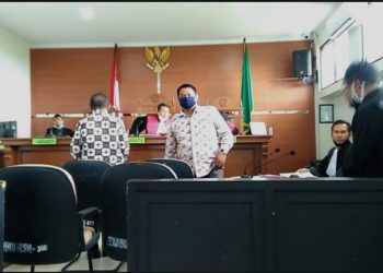 PROSES HUKUM DINILAI LAMBAN , JPU PENGADILAN NEGERI CIKARANG TUNTUT 4 TAHUN PENJARA MANTAN KADES SEGARAMAKMUR AGUS SOPYAN