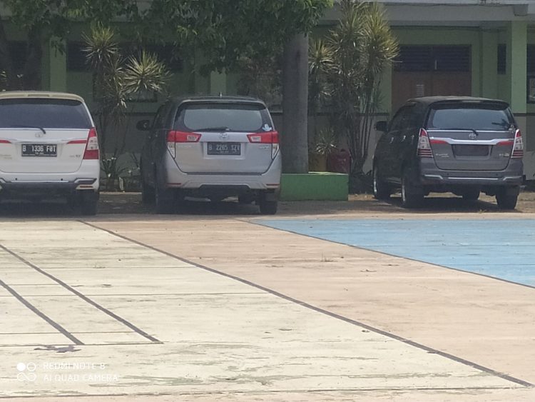 SMAN 1 Cikarang Utara Dan Banyak SMAN Lain Jual Seragam,Asep Kepala KCD Nonton Saja.