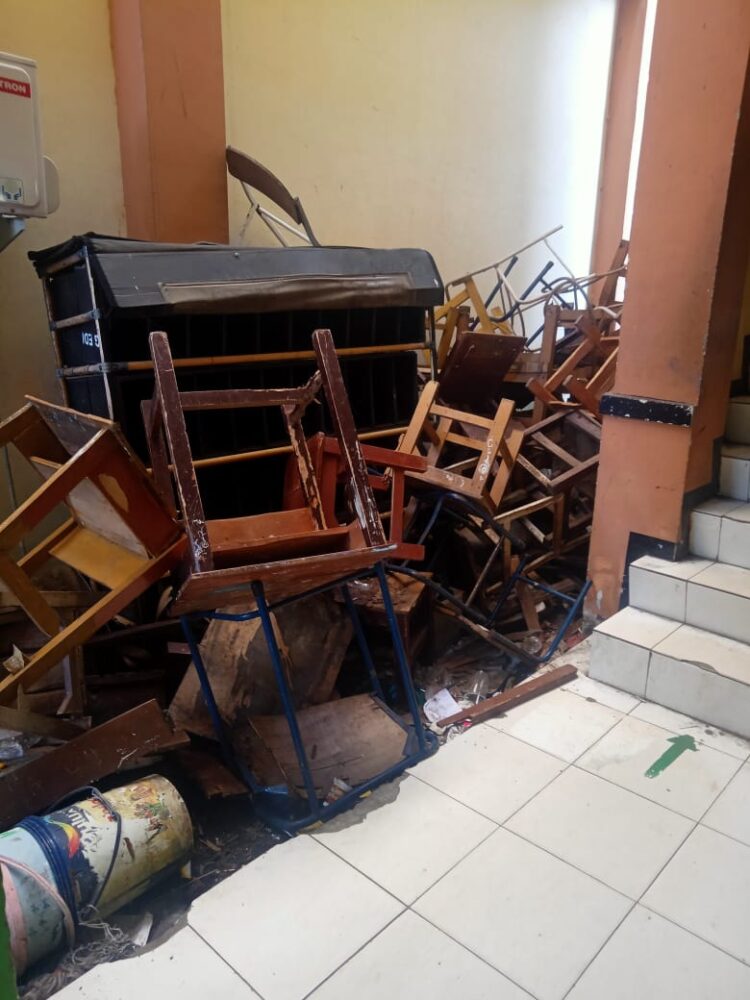 SMP Negeri 1 Cikarang Timur Dipimpin Plt Komar Dianggap Tidak Mampu Jadi Kepala Sekolah Oleh LSM Leppansi ,Ada dugaan Arahkan Jual Seragam , dan Perawatan 294 Juta/Tahun  Sekolah Berantakan