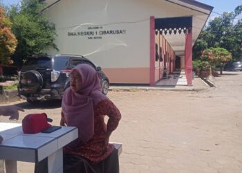 Humas SMAN 1 Cibarusah Ngaku Dana BOS Tw2 Belum Cair, Diduga Bohong ,Perawatan 1 Milyar setahun Diduga Dikorupsi ?