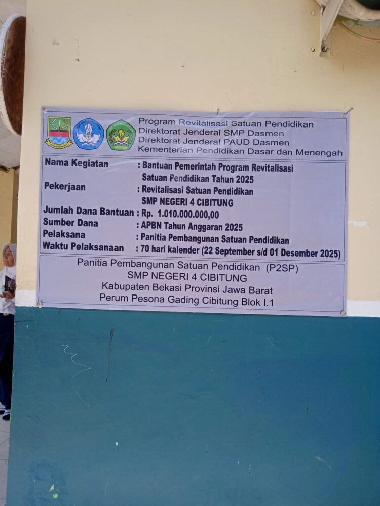 Humas SMPN 4 Cibitung Mengakui Adanya Penjualan Seragam lewat CV Bakri, “Tapi Tidak Tersangkut kami Bang “. Jawab Humas